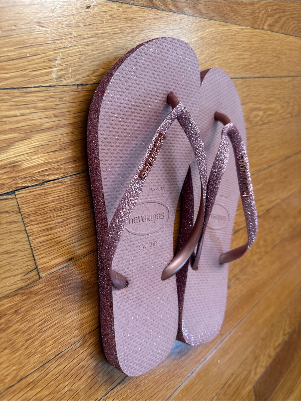 Havaianas Women’s Glitter Strap Flip Flops in Dusty Rose